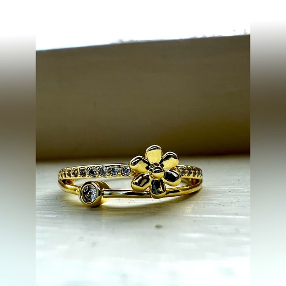 COPY - Flower ring size 8 - Picture 2 of 4